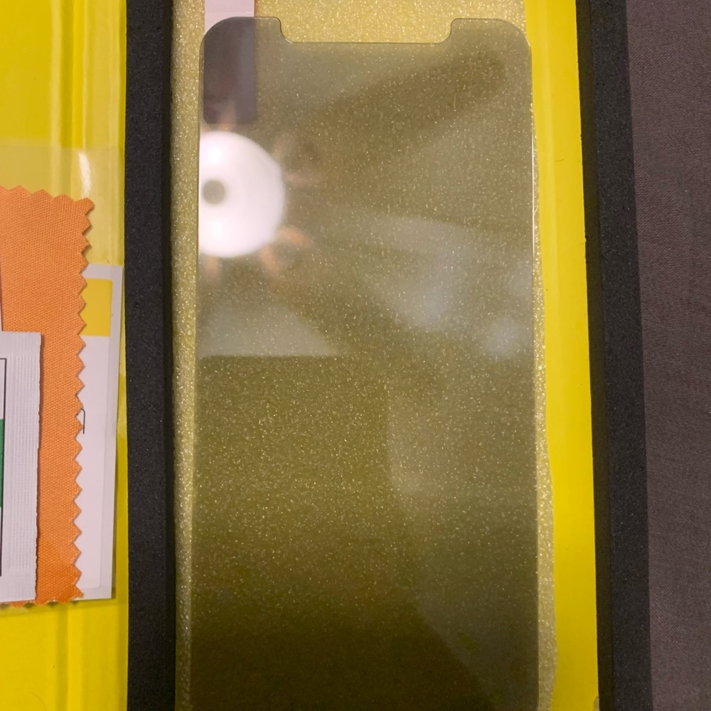 iPhone XR Screen Protector - Picture 3 of 4